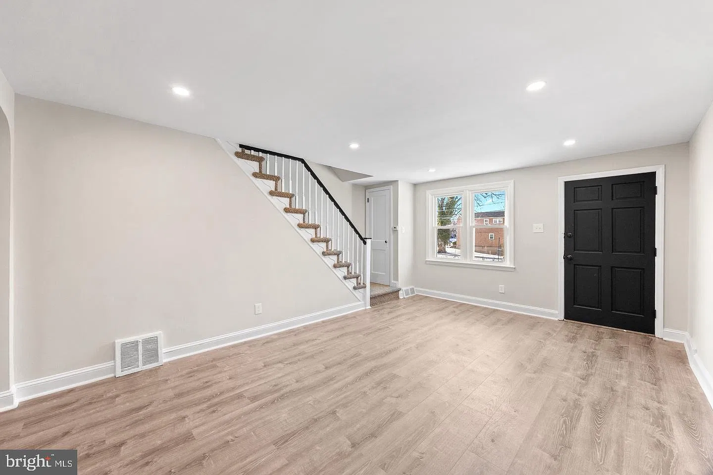 4 bed, 2.0 bath, 1152 sqft, $2,800 — Photo 4