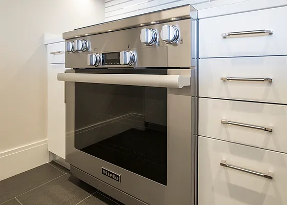 Rented by Extell Marketing Group LLC | media 30