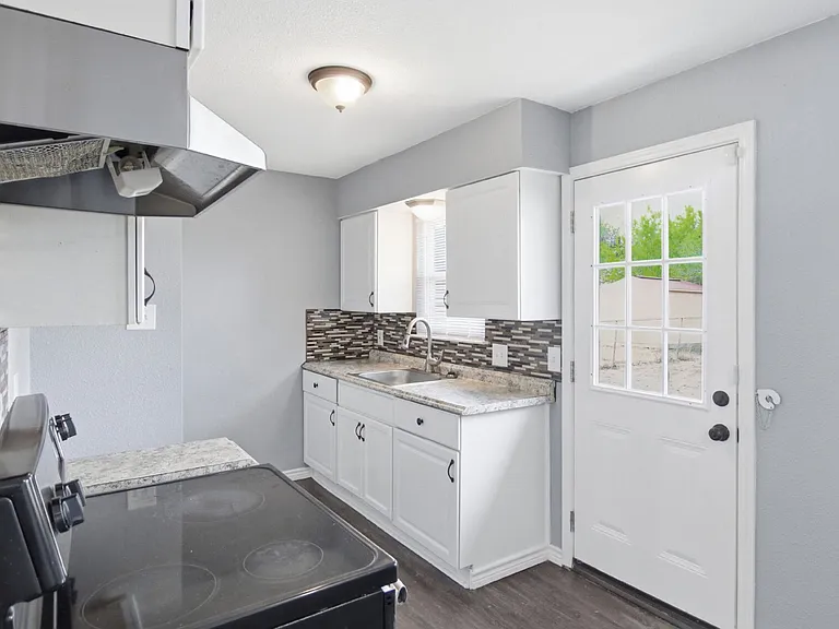 309 Jeanette Dr — Photo 6