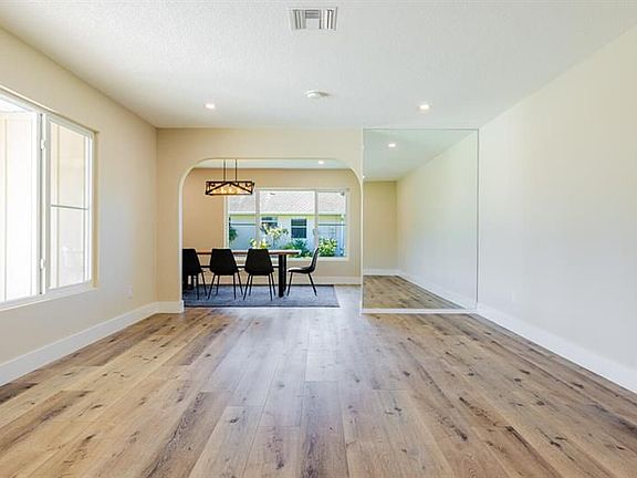 5th image of 1425 SE Sunshine Ave