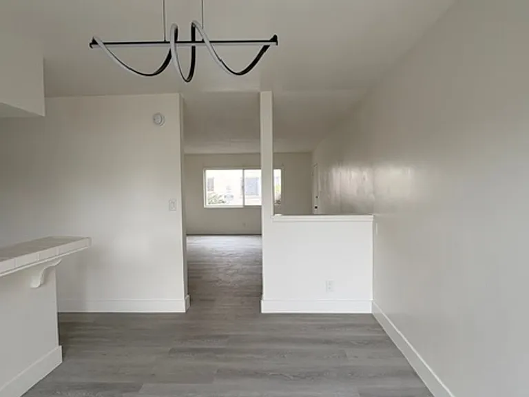 14514-14518 S Berendo Ave — Photo 8