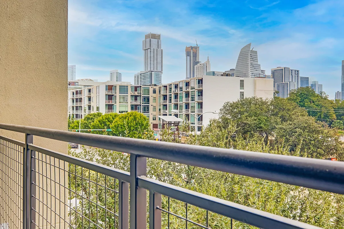 Apartment Views - Cole Apartments