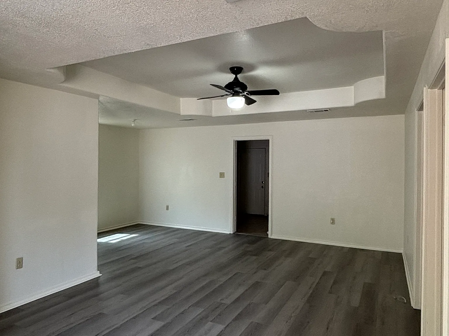 3 bed, 1068 sqft, $1,800 — Photo 2