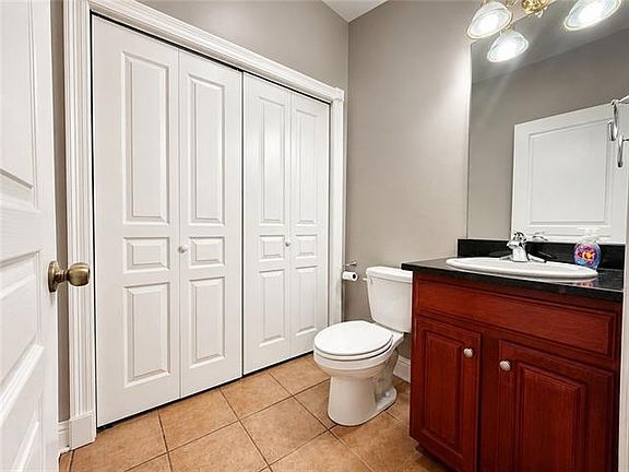 5th image of 308 W Robert E Lee Blvd