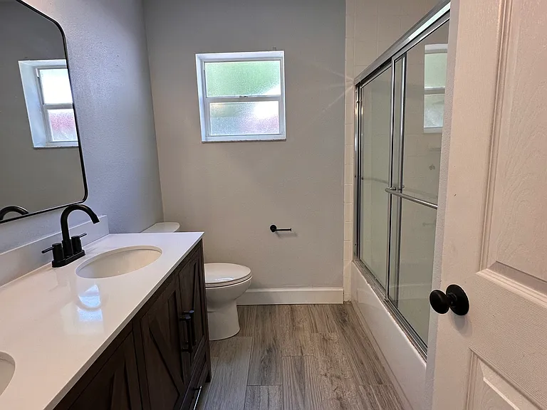 2826 Dupont St S #1 — Photo 9