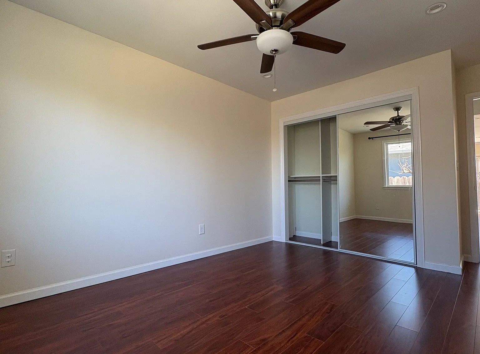 5 bed, 1588 sqft, $4,500 — Photo 3