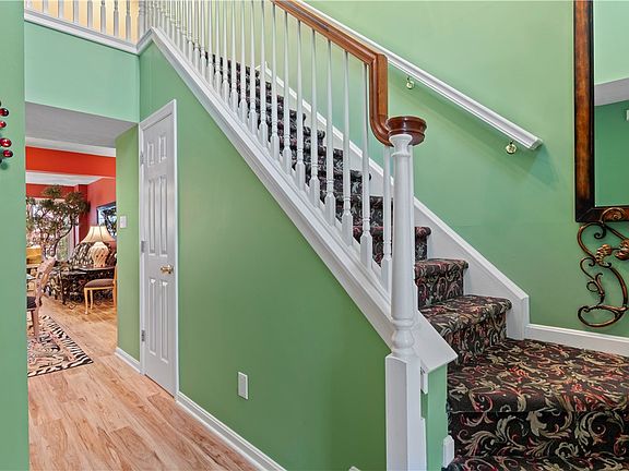 4th image of 291 Commons Dr