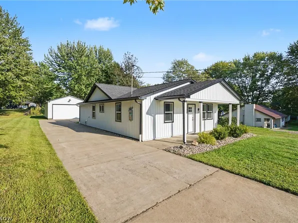 2351 Heston Dr, Lake Milton, OH 44429