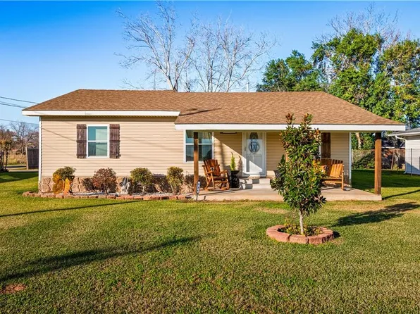 331 Dufour St, Moreauville, LA 71355