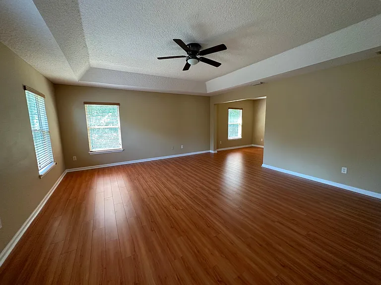 617 Spruce Creek Rd — Photo 23