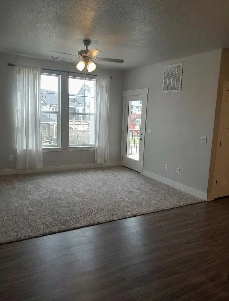 3 bed, 1233 sqft, $1,900 — Photo 3