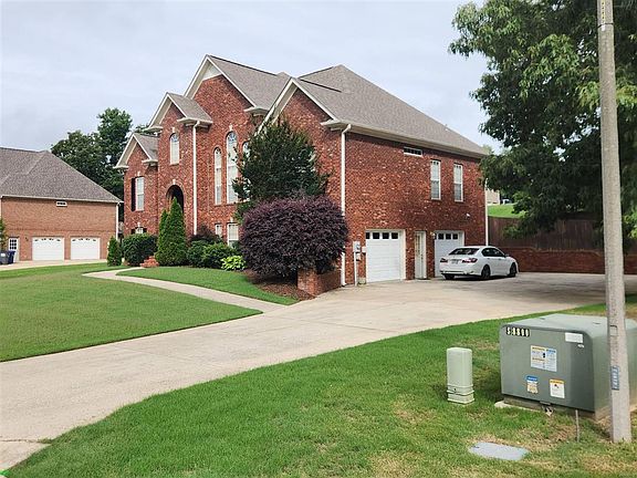 3rd image of 2737 Oakleaf Cir