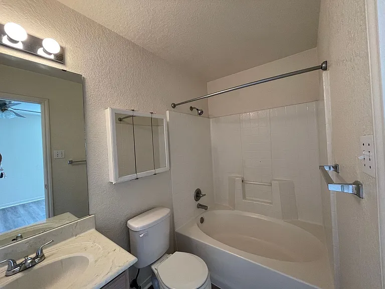 1606 Dugger Cir #D — Photo 12