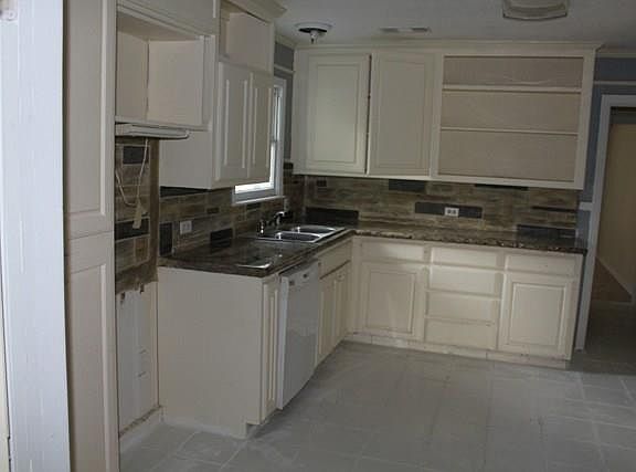3rd image of 3135 Willow Park St