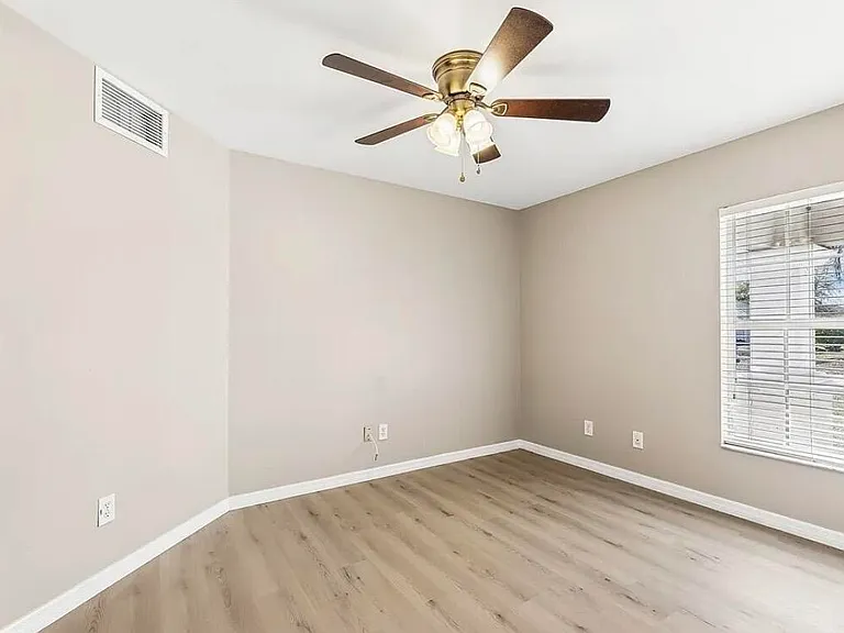 9792 Deerfoot Dr — Photo 5