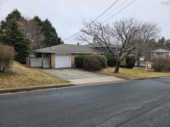 37 Lawnsdale Dr, Dartmouth, NS B3A 2N5