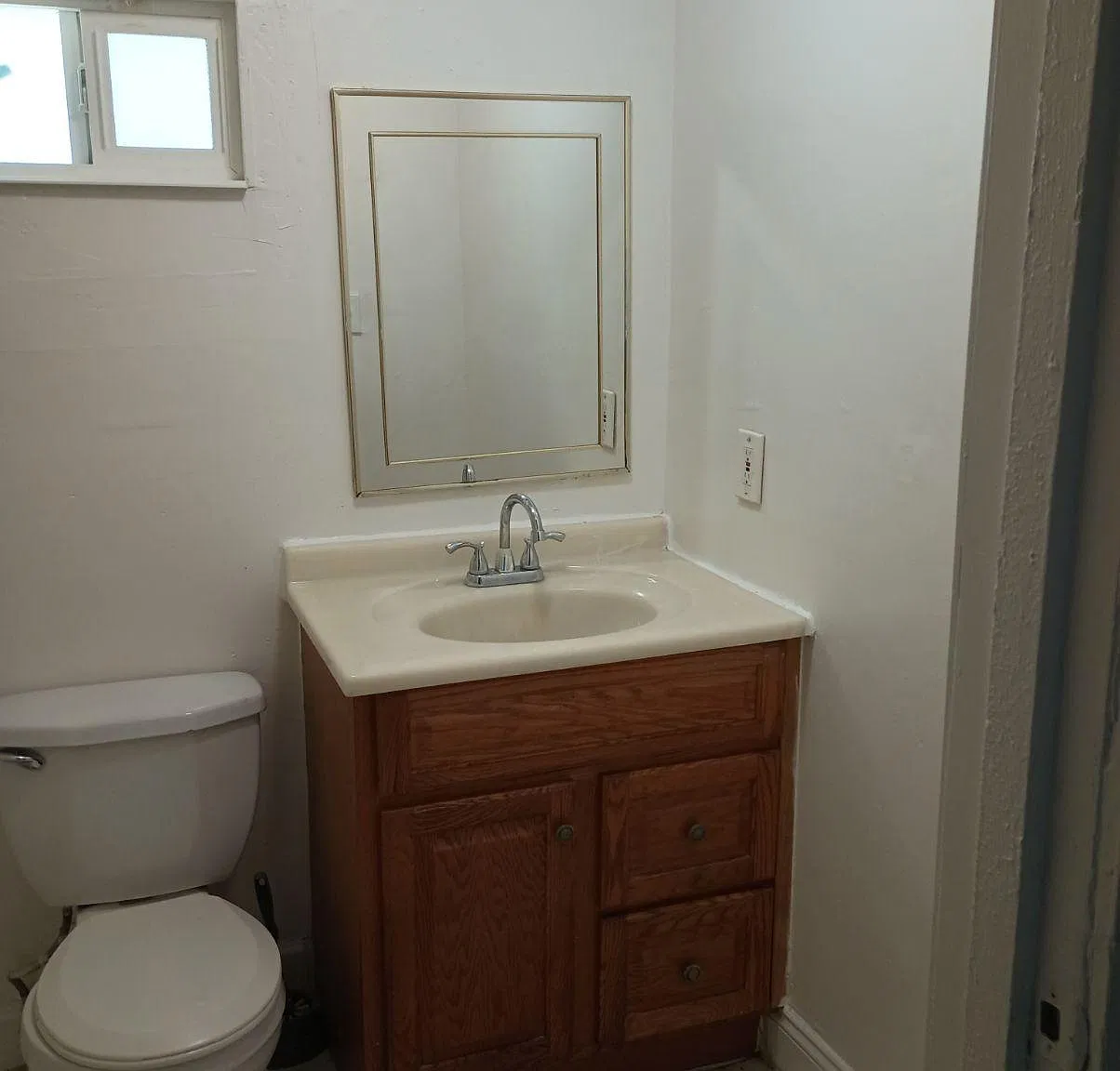 1007 Santiago Ave — Photo 4