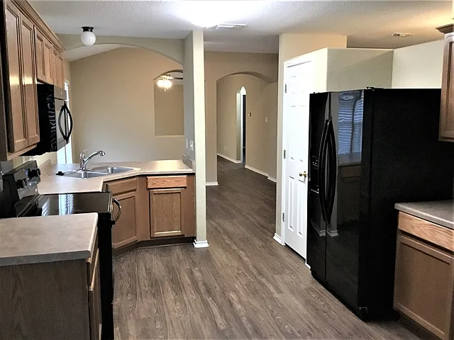 3 bed, 2.0 bath, 1700 sqft, $1,795 — Photo 3