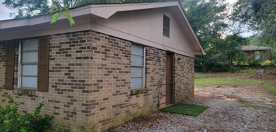 2nd image of 907 State Ave