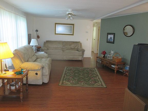 3rd image of 119 Jacaranda Dr