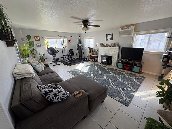 4th image of 556-554 W Carlton Way