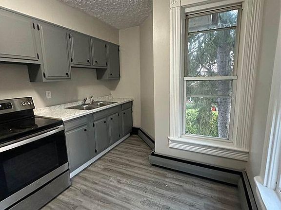 4th image of 121 Washington St APT B