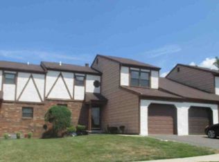 22 Wellington Ct, Sayreville, NJ