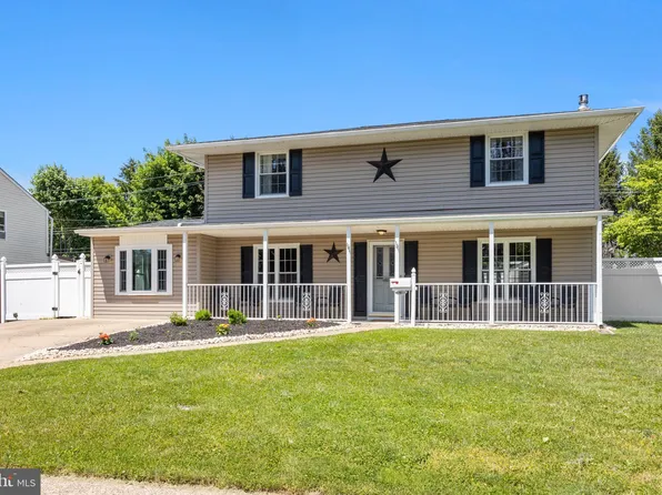 81 Terrace Rd, Levittown, PA 19056