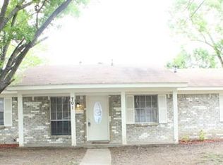 701 Laguna Dr, Garland, TX 75043