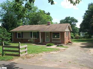 106 Center Dr, Greer, SC 29651