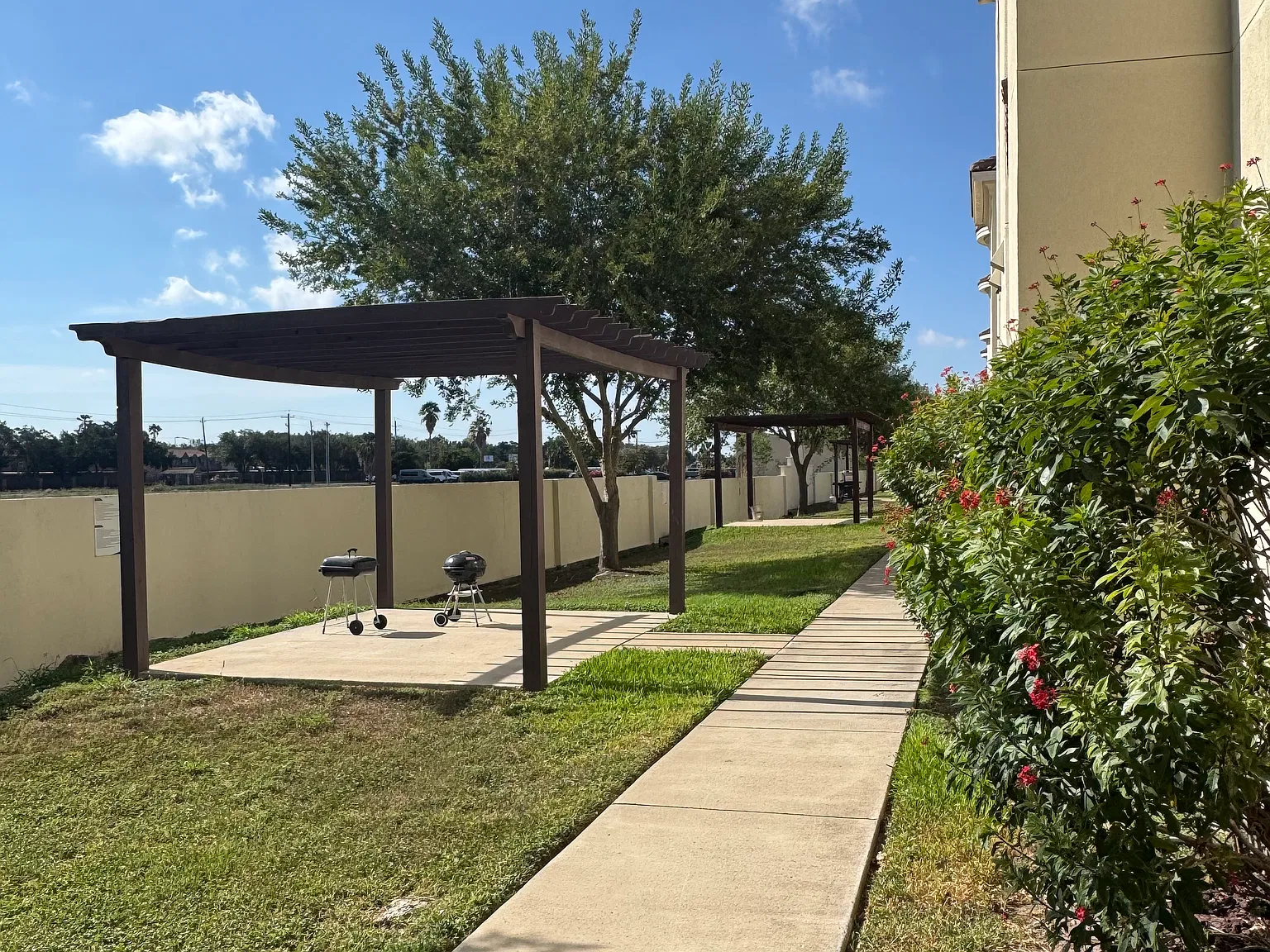 3 bed, 1345 sqft, $1,690 — Photo 2