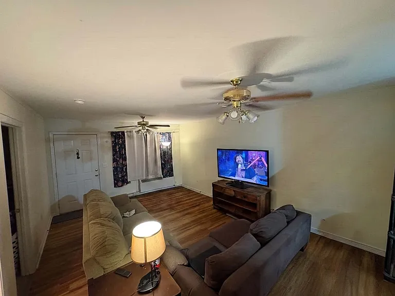 1340 W King St #202 — Photo 9