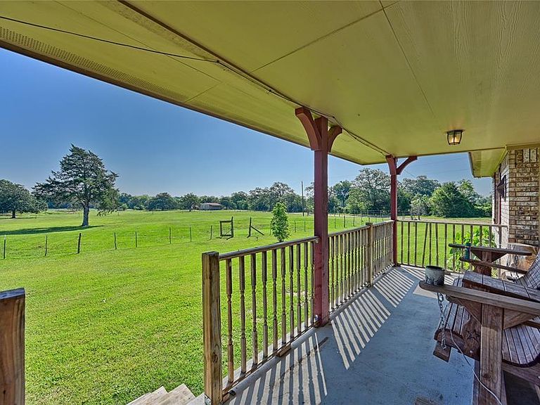 Listing photo 4