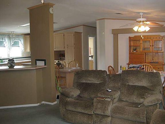 4th image of 8 San Remo Dr