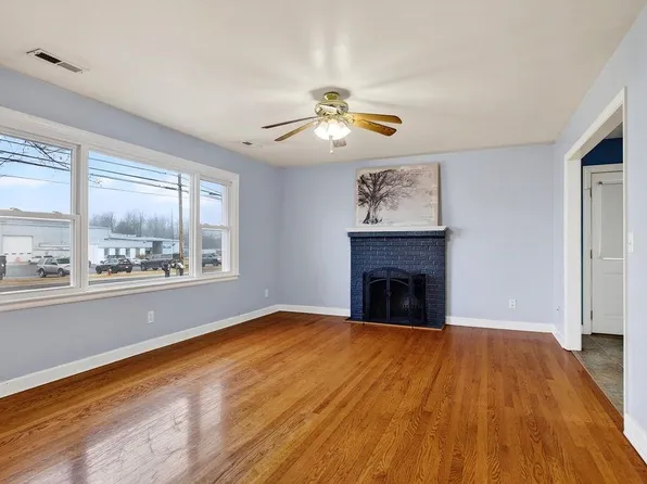 138 Tinkling Spring Rd, Fishersville, VA 22939