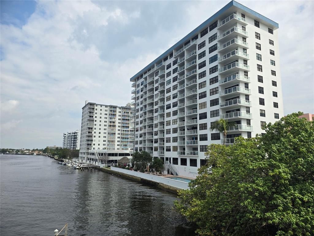 1401 N Riverside Drive N #307, photo 2