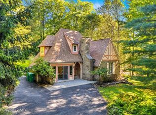 135 Lake In The Clouds Rd, Canadensis, PA 18325