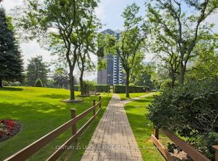 10 Muirhead Rd #2302, Toronto, ON M2J 4P9