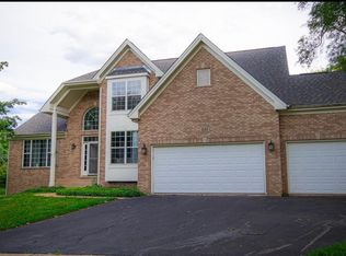 531 Primrose Ln, Crystal Lake, IL 60014