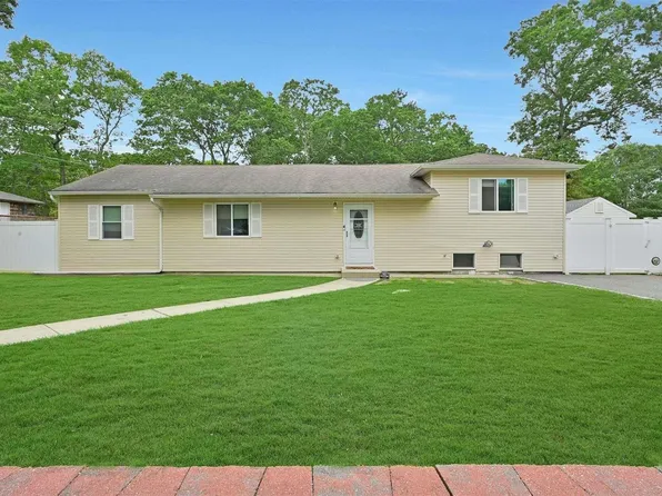57 W End Avenue, Shirley, NY 11967