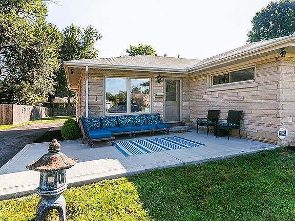 3rd image of 479 Lamont Dr