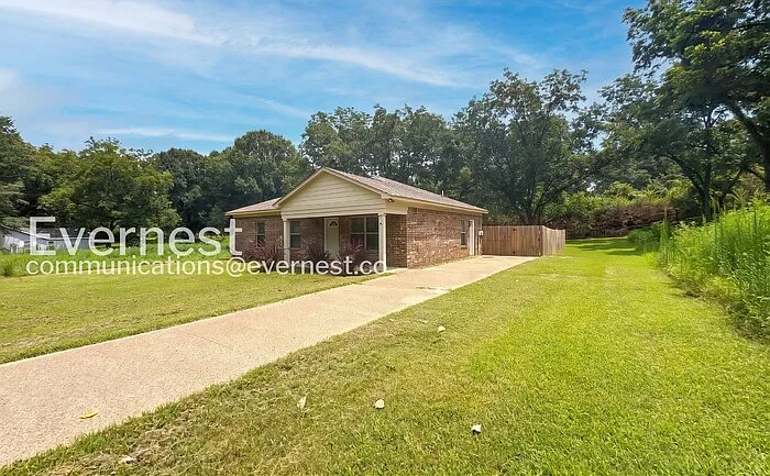 718 Court St — Photo 2