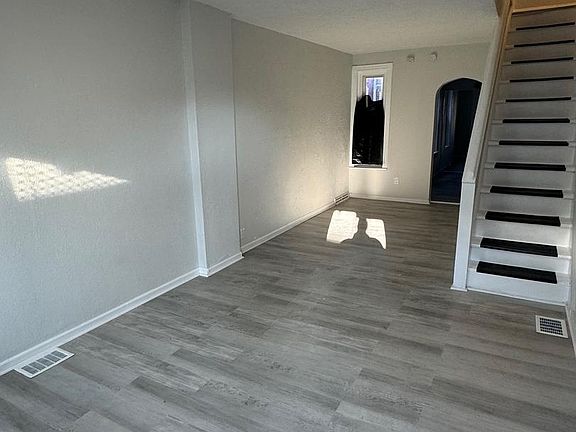 4th image of 1021 Mulberry St