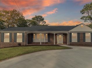 3136 Lynnhaven Dr, Virginia Beach, VA 23451