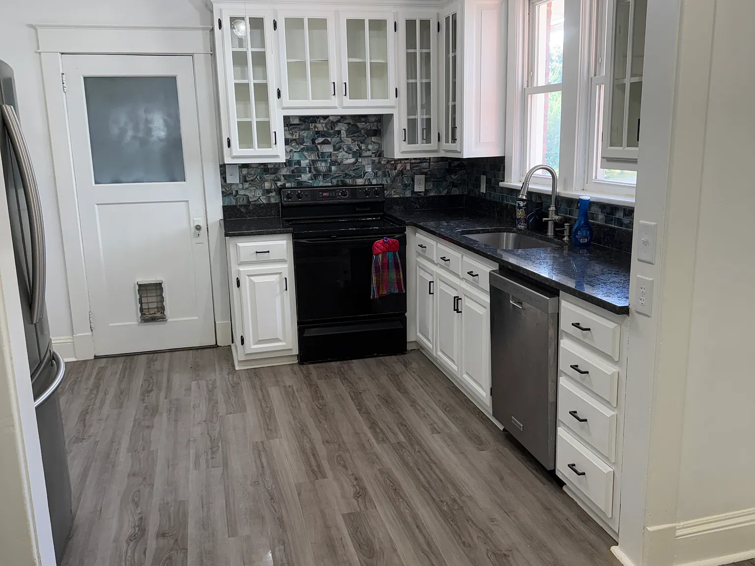 1 bed, 1300 sqft, $1,700 — Photo 3
