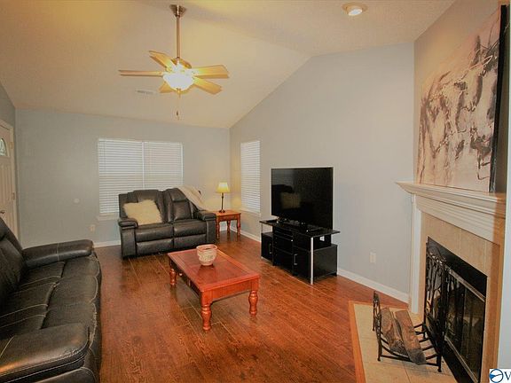 3rd image of 131 Meadow Green Dr