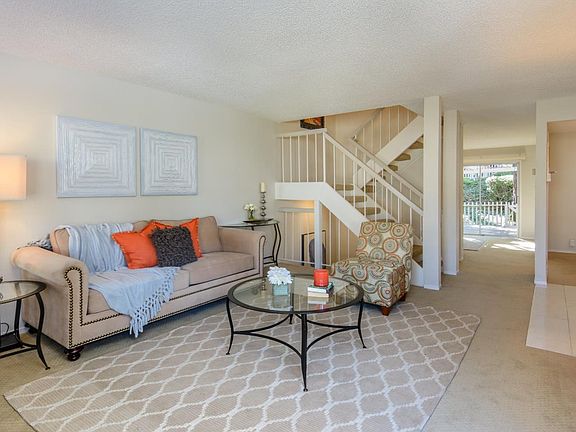 3rd image of 17 Tollridge Ct