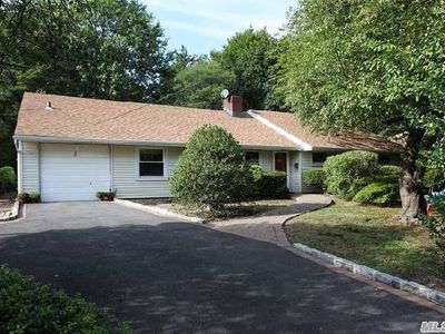 225 Seaman Ave, Rockville Centre, NY, 11570