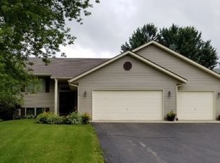 112 Pembroke Rd SW, Poplar Grove, IL 61065