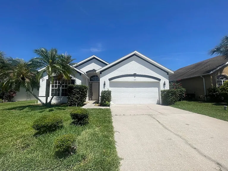1819 Wedgewood Way — Photo 3